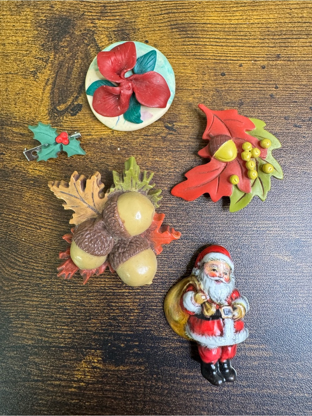 Cottage Core Retro Christmas Holiday Pins - Plastic Santa Hallmark 80βs